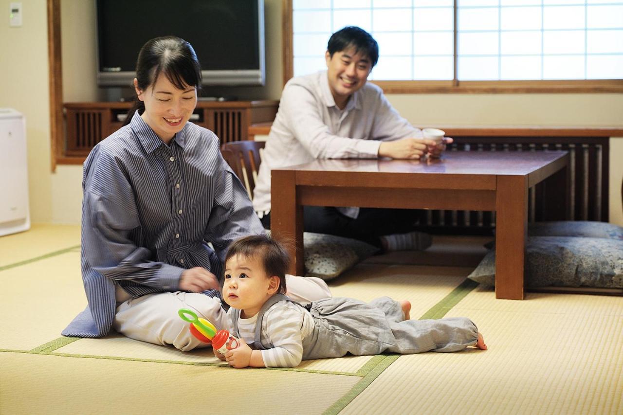 Hotel Okura Tokyo Bay Urayasu Exterior foto A Japanese family