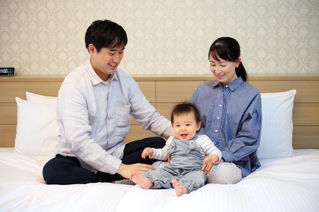 Hotel Okura Tokyo Bay Urayasu Exterior foto A Japanese family
