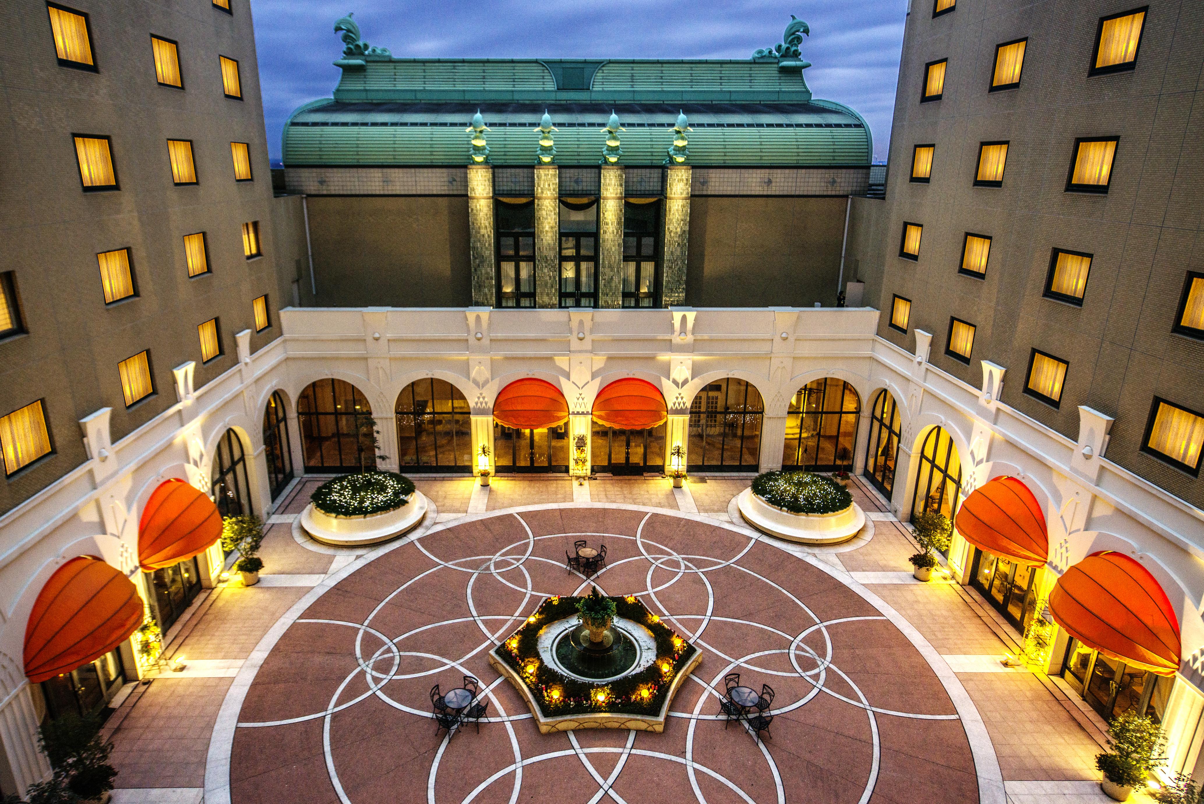 Hotel Okura Tokyo Bay Urayasu Exterior foto The hotel's courtyard