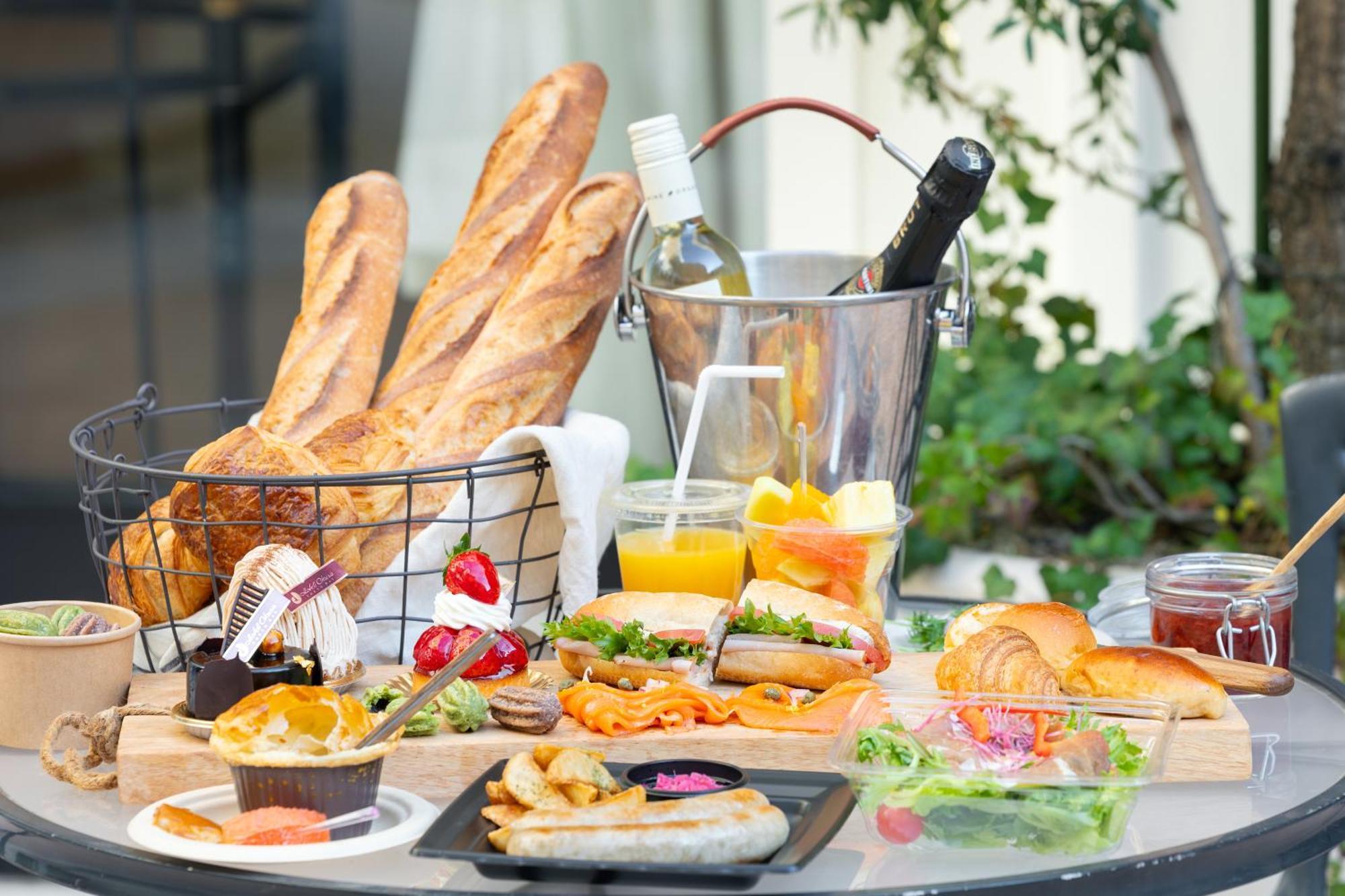 Hotel Okura Tokyo Bay Urayasu Exterior foto French cuisine