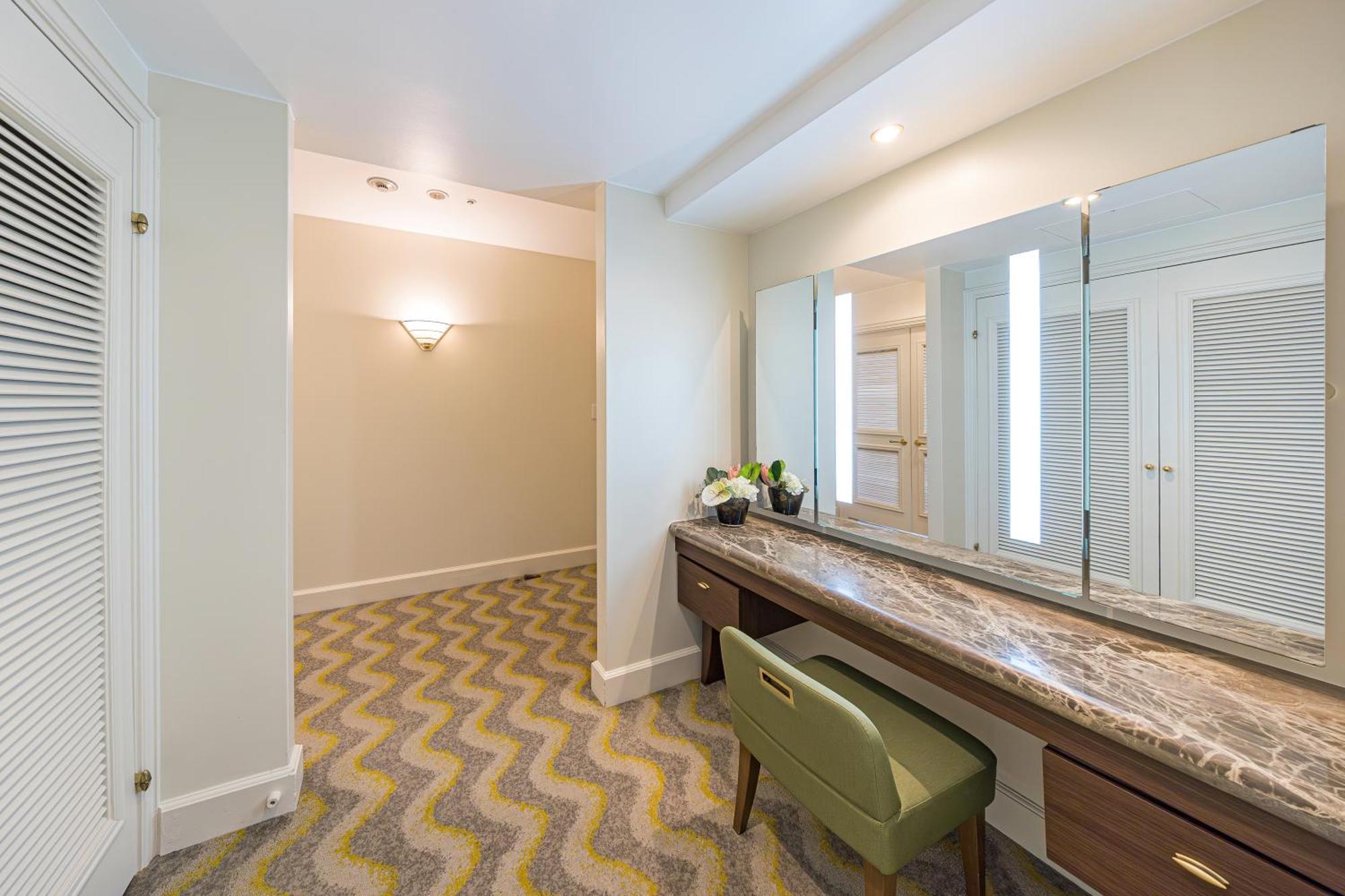 Hotel Okura Tokyo Bay Urayasu Exterior foto Dressing room