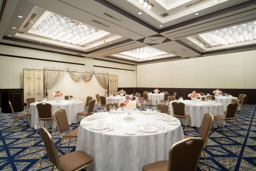 Hotel Okura Tokyo Bay Urayasu Exterior foto A typical Japanese wedding reception