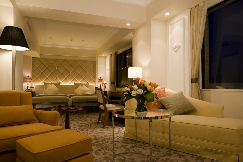 Hotel Okura Tokyo Bay Urayasu Exterior foto A suite at the hotel