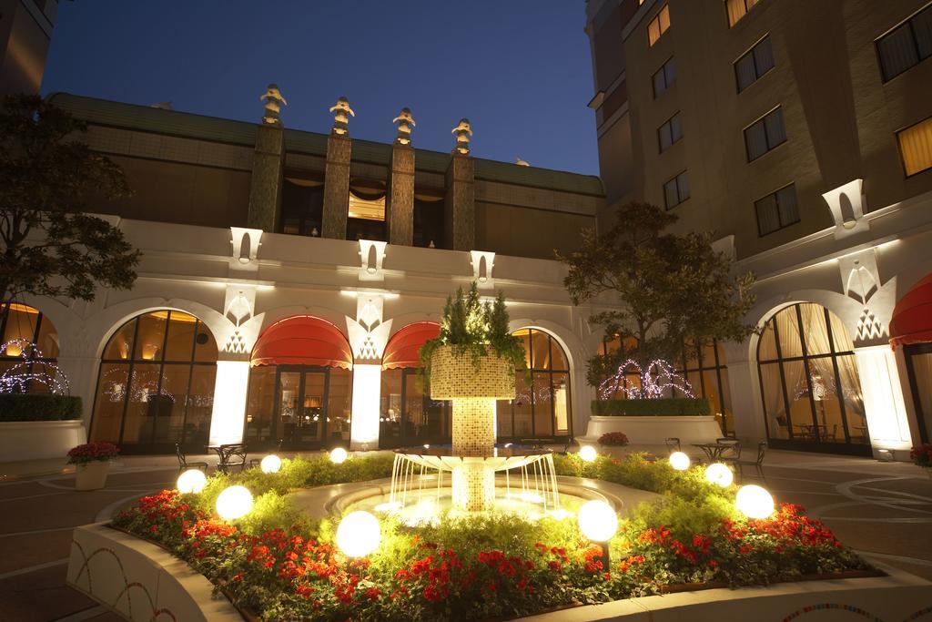 Hotel Okura Tokyo Bay Urayasu Exterior foto Fountain at the hotel
