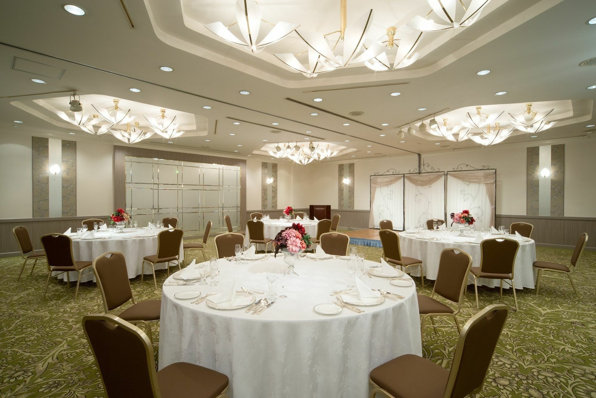 Hotel Okura Tokyo Bay Urayasu Exterior foto A banquet hall