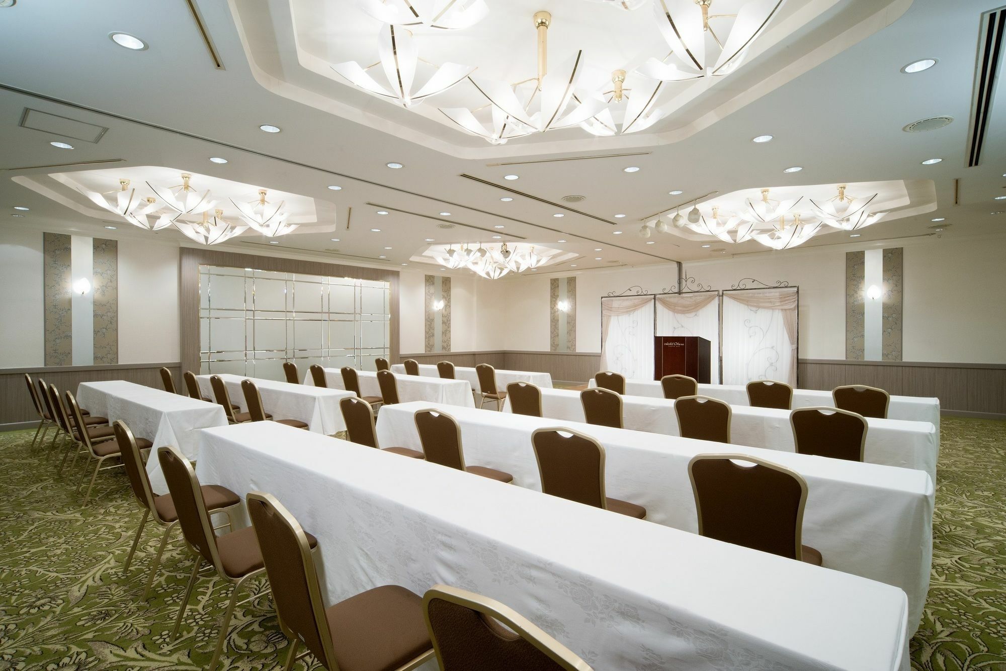 Hotel Okura Tokyo Bay Urayasu Exterior foto A typical meeting room